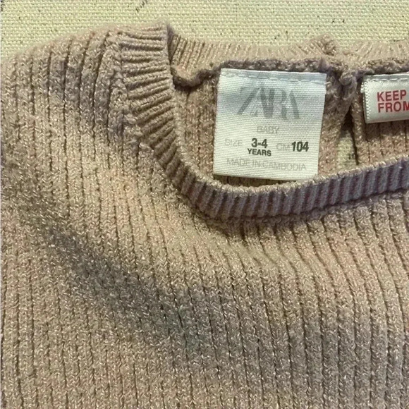 ZARA Sweater And Muslin Twofer
Dress Size 3-4 - Picture 2 of 5